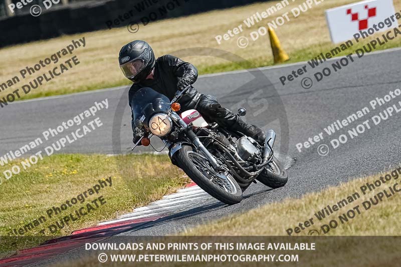 cadwell park;cadwell park photographs;cadwell trackday photographs;enduro digital images;event digital images;eventdigitalimages;peter wileman photography;racing digital images;trackday digital images;trackday photos